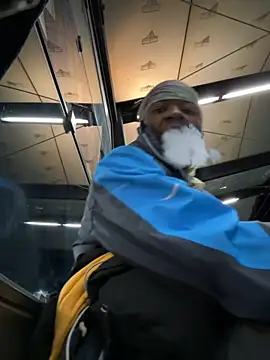 Snapshot of TazHardaway3435 chatting on October 3, 2025, 5:15 am TazHardaway3435 online show from October 3, 2025, 5:15 am