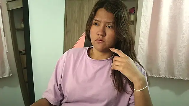 Snapshot of Oliviawatson1 chatting on October 2, 2025, 12:12 pm Oliviawatson1 online show from October 2, 2025, 12:12 pm