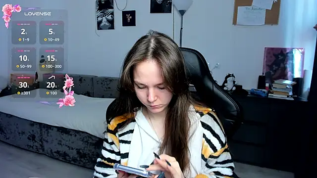 Snapshot of cute_little_ass chatting on April 1, 2026, 6:14 am cute little ass online show from April 1, 2026, 6:14 am