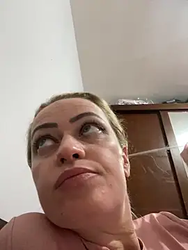 Snapshot of Alerquinasc chatting on October 3, 2025, 5:15 am Alerquinasc online show from October 3, 2025, 5:15 am