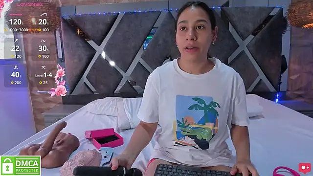 Selene  Lopez  online show from August 5, 2026, 7:49 pm