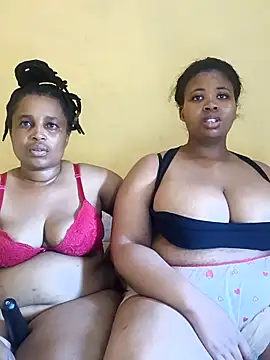 Snapshot of Prettyboobiesx chatting on October 10, 2025, 7:40 am Prettyboobiesx online show from October 10, 2025, 7:40 am