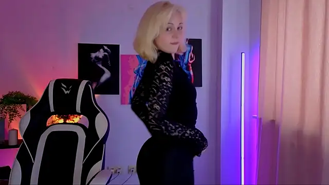 Snapshot of Charlotte_Colinss chatting on April 20, 2026, 4:59 am Charlotte Colinss online show from April 20, 2026, 4:59 am