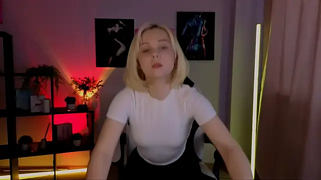 Snapshot of Charlotte_Colinss chatting on April 30, 2026, 4:41 am Charlotte Colinss online show from April 30, 2026, 4:41 am