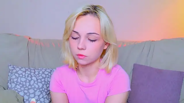 Snapshot of Charlotte_Colinss chatting on May 9, 2026, 5:45 am Charlotte Colinss online show from May 9, 2026, 5:45 am