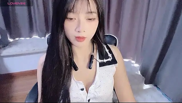 Cicicici-cc online show from November 4, 2025, 2:43 am