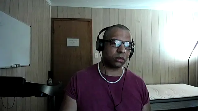 Snapshot of NaturalBeautyQueen chatting on October 3, 2025, 12:24 pm NaturalBeautyQueen online show from October 3, 2025, 12:24 pm