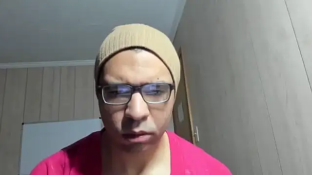 Snapshot of NaturalBeautyQueen chatting on October 19, 2025, 12:50 pm NaturalBeautyQueen online show from October 19, 2025, 12:50 pm