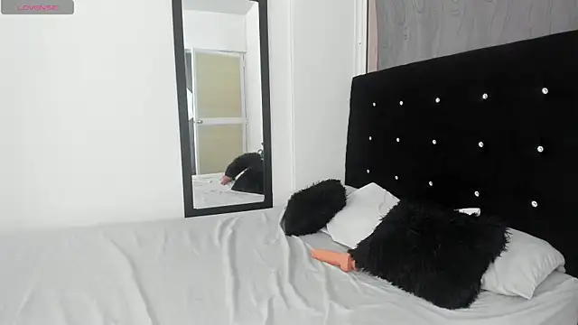 Snapshot of NicoleFletcher chatting on October 26, 2025, 7:09 pm NicoleFletcher online show from October 26, 2025, 7:09 pm