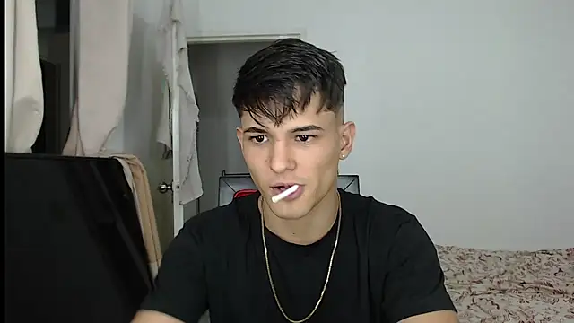 Snapshot of Alex_mojica chatting on September 11, 2025, 5:07 am Alex mojica online show from September 11, 2025, 5:07 am