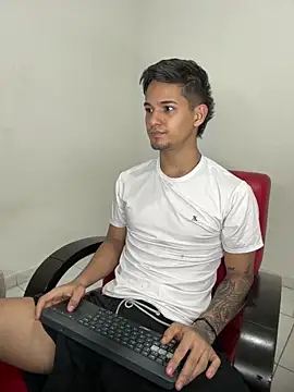 Alex mojica online show from March 19, 2026, 6:17 am