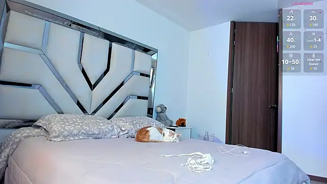 Michelle Ferrerr online show from October 30, 2025, 10:43 pm