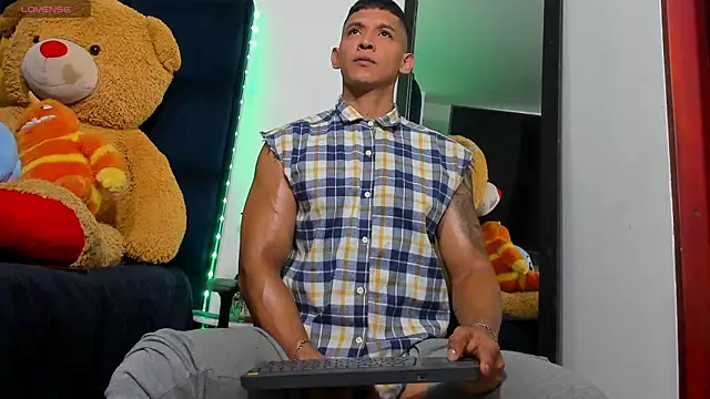 Snapshot of Evan_Storn chatting on October 14, 2025, 12:17 pm Evan Storn online show from October 14, 2025, 12:17 pm