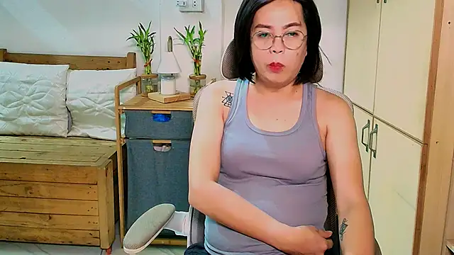 moriliciousxxx online show from May 7, 2026, 11:32 pm