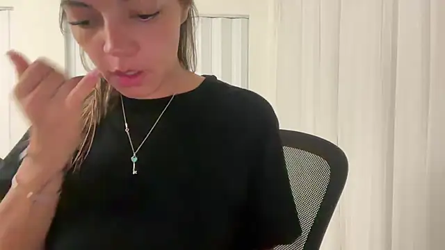 prettyykitty22 online show from May 4, 2026, 3:13 am