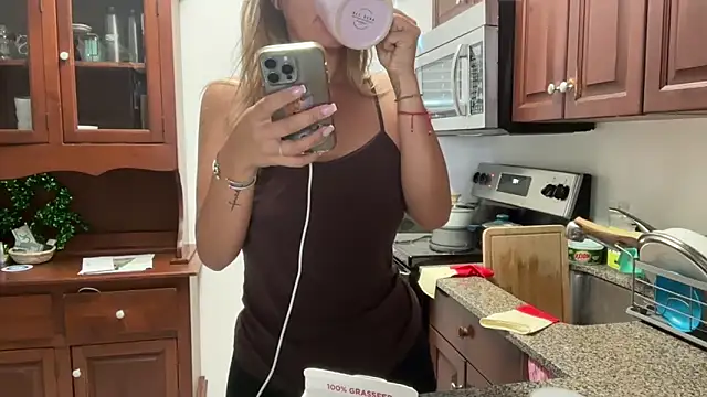 prettyykitty22 online show from May 7, 2026, 1:05 pm