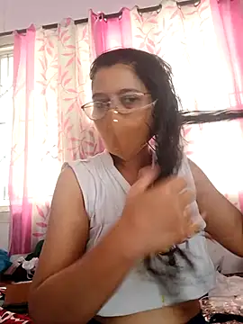 Snapshot of thanusi_2 chatting on August 4, 2026, 5:21 am thanusi 2 online show from August 4, 2026, 5:21 am