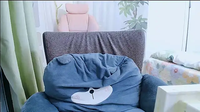 Winnie-01 online show from May 6, 2026, 11:54 pm