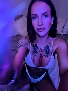 Snapshot of Nikki__Foxx chatting on October 6, 2025, 9:01 pm Nikki  Foxx online show from October 6, 2025, 9:01 pm