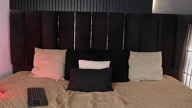 Snapshot of Dominic_ghost chatting on September 24, 2025, 2:48 am Dominic ghost online show from September 24, 2025, 2:48 am