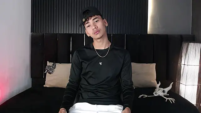 Snapshot of Dominic_ghost chatting on October 22, 2025, 9:36 pm Dominic ghost online show from October 22, 2025, 9:36 pm