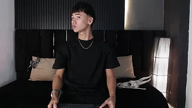 Snapshot of Dominic_ghost chatting on October 27, 2025, 12:36 am Dominic ghost online show from October 27, 2025, 12:36 am