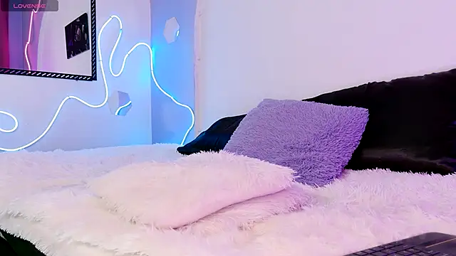 Dannyhot  online show from November 9, 2025, 3:38 am