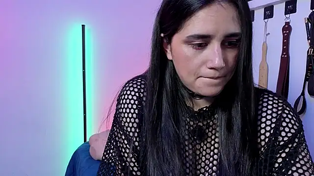 elowen halley1 online show from February 14, 2026, 7:54 pm