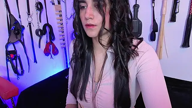 elowen halley1 online show from May 5, 2026, 6:16 pm