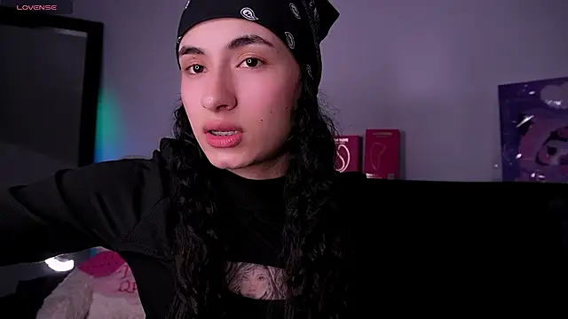 Alynn Bri  online show from July 7, 2026, 12:24 am