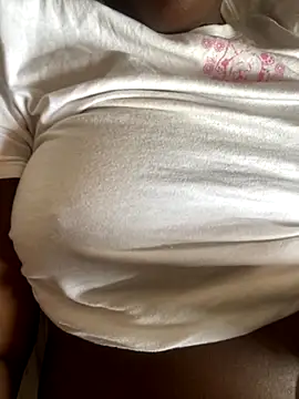 Snapshot of bybey18 chatting on October 17, 2025, 1:25 pm bybey18 online show from October 17, 2025, 1:25 pm