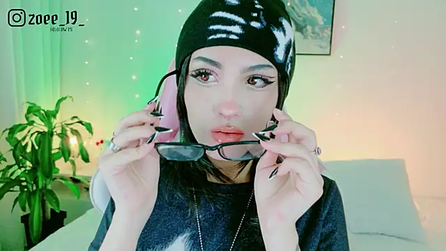 cuteezoe online show from May 1, 2026, 4:06 am