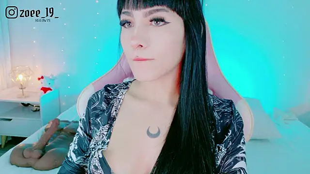 cuteezoe online show from May 9, 2026, 3:56 am