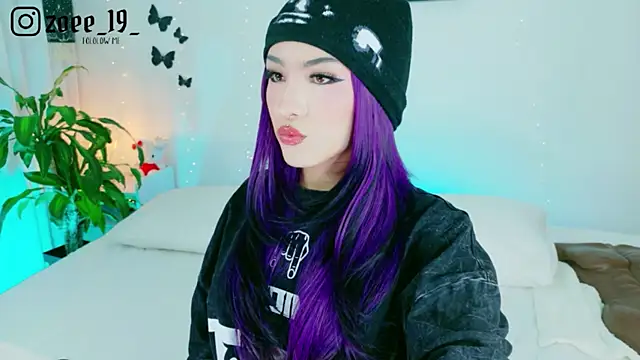 cuteezoe online show from June 24, 2026, 3:49 am