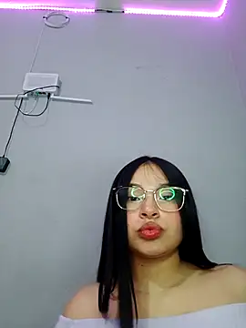 Anne Mia online show from November 24, 2025, 9:42 am