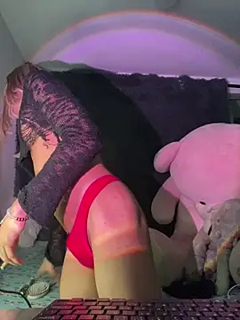 Flora Minx online show from February 5, 2026, 7:35 am