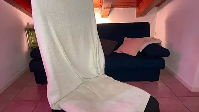 kyliebri online show from September 12, 2025, 8:47 am