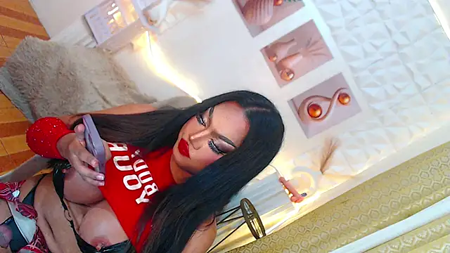 Lilly-lou online show from May 4, 2026, 4:58 pm