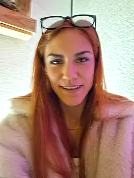 SlimBellaa online show from October 22, 2025, 8:30 pm