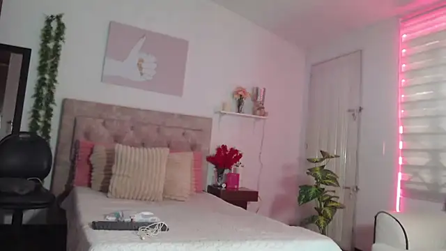 Snapshot of Noapino chatting on July 22, 2026, 8:33 pm Noapino online show from July 22, 2026, 8:33 pm