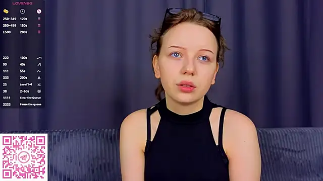 EmiliSaren online show from September 8, 2025, 4:39 pm