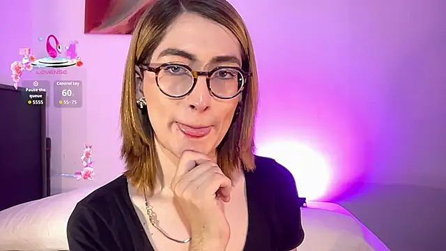 Snapshot of rousseblossom chatting on September 15, 2025, 11:16 pm rousseblossom online show from September 15, 2025, 11:16 pm