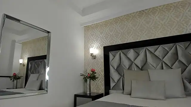 Snapshot of Layla_Mackenzie chatting on September 19, 2025, 2:57 am Layla Mackenzie online show from September 19, 2025, 2:57 am