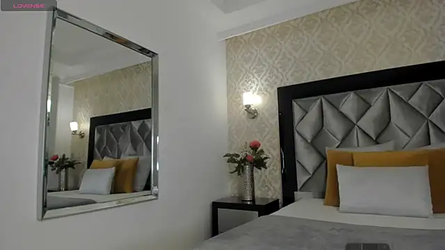 Snapshot of Layla_Mackenzie chatting on October 10, 2025, 4:22 am Layla Mackenzie online show from October 10, 2025, 4:22 am