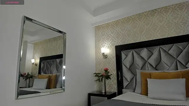 Snapshot of Layla_Mackenzie chatting on October 15, 2025, 11:27 pm Layla Mackenzie online show from October 15, 2025, 11:27 pm