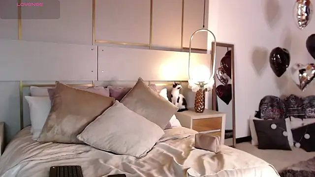 Snapshot of Lina_Montclair chatting on October 10, 2025, 10:20 pm Lina Montclair online show from October 10, 2025, 10:20 pm