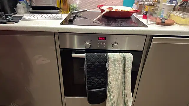 Snapshot of CelineLuxe chatting on October 31, 2025, 7:04 pm CelineLuxe online show from October 31, 2025, 7:04 pm