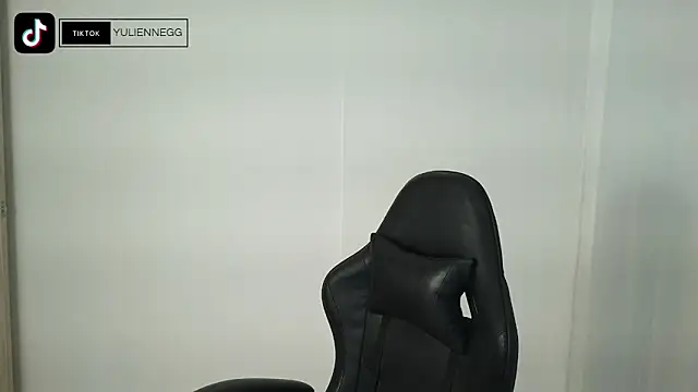 Snapshot of Yulienneg chatting on September 11, 2025, 4:01 am Yulienneg online show from September 11, 2025, 4:01 am