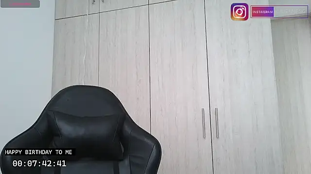 Snapshot of Yulienneg chatting on September 23, 2025, 9:18 pm Yulienneg online show from September 23, 2025, 9:18 pm