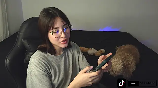 Snapshot of Yulienneg chatting on October 9, 2025, 11:25 pm Yulienneg online show from October 9, 2025, 11:25 pm